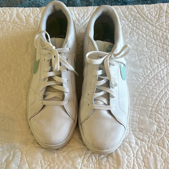 Women’s Nike Court Vision Lows Teal Size 9.5 - Picture 2 of 6